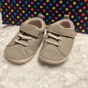 🌺 3/$12 Surprise by Stride Rite, size 12-18 months